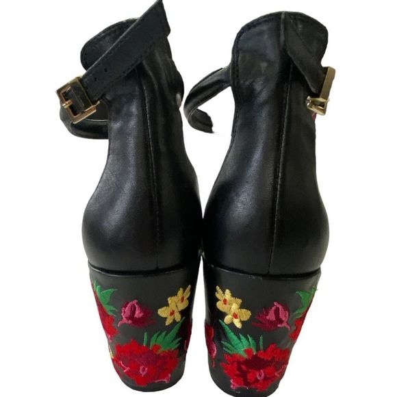 Kenneth Cole Lisa Black Suede Heels Sandals size  7.5 Embroidered Floral Chunky - Picture 4 of 9